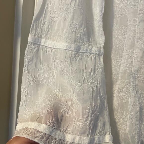 Johnny Was White Floral Embroidered Snap Down Top. Like New!! - Picture 6 of 11